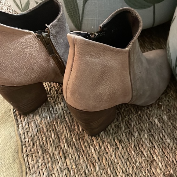 Anthropologie Diba True neutral light taupe tan suede leather ankle boots 6.5 - Picture 8 of 11